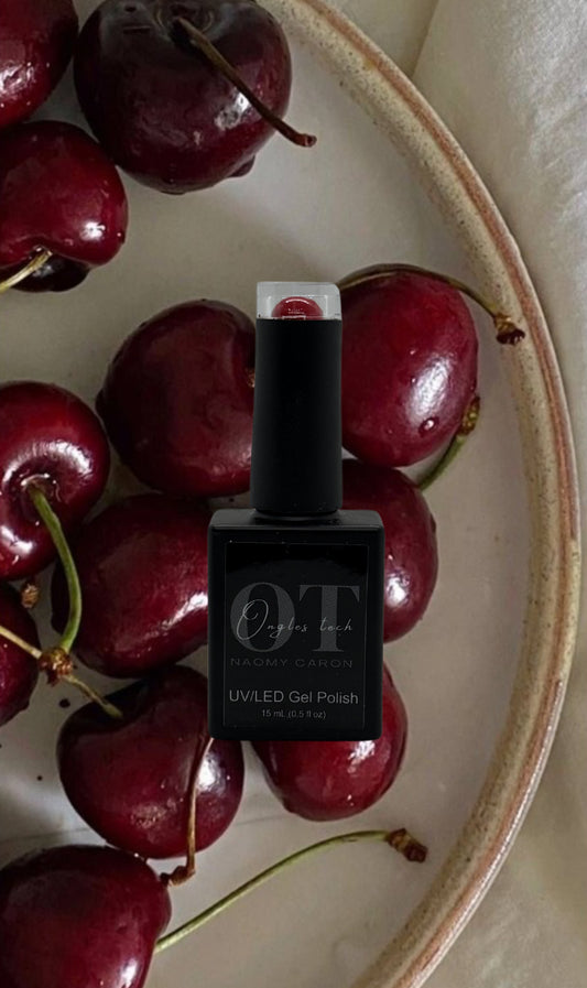 Gel polish cerise