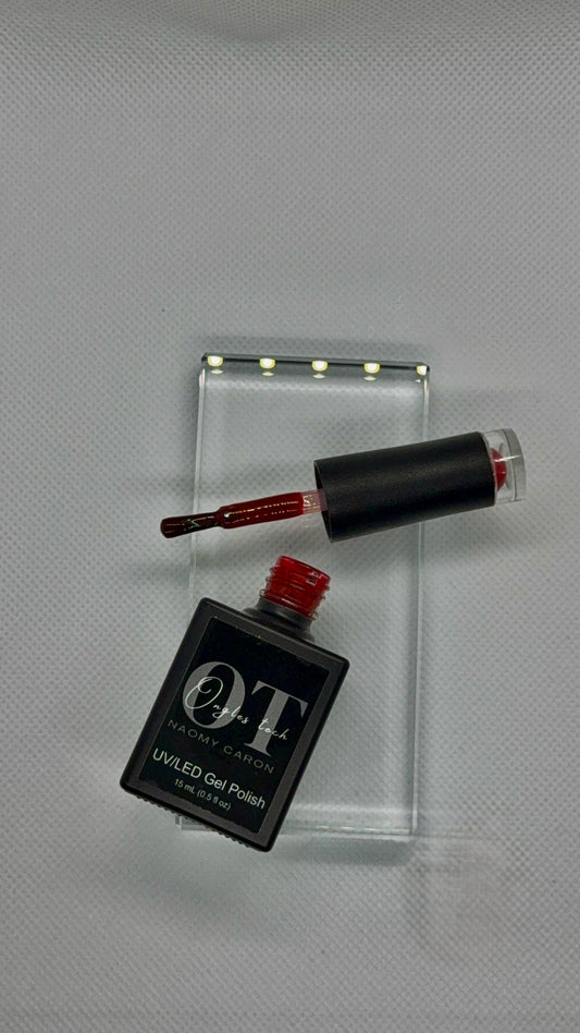 Gel polish cerise